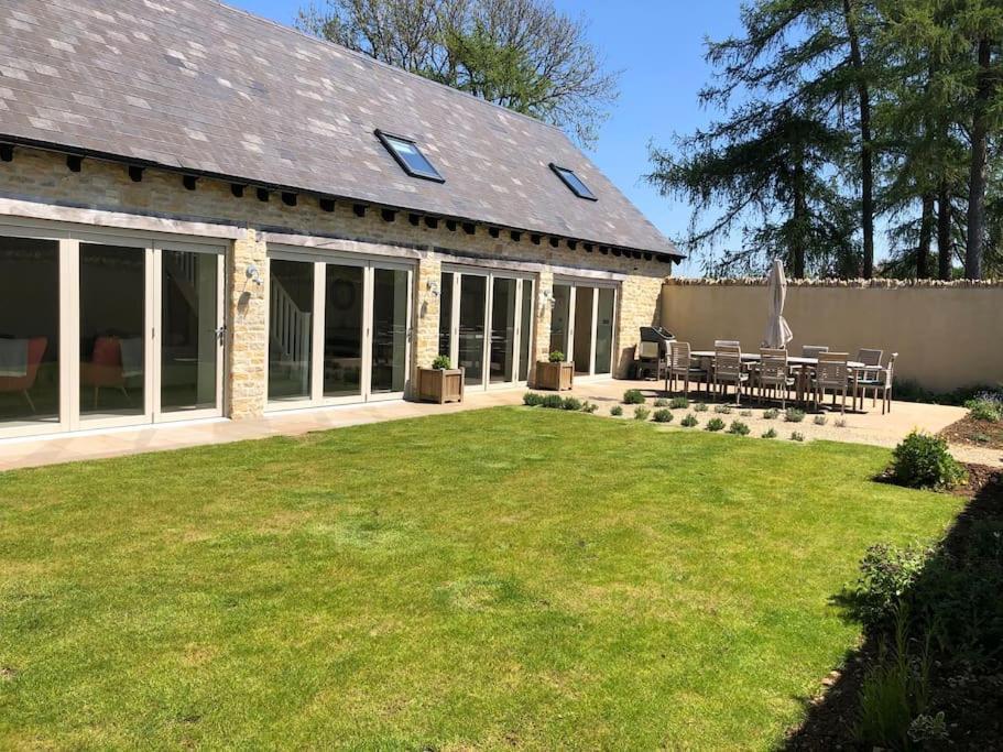 Stone Barn, Contemporary Barn Conversion Cheltenham Bagian luar foto
