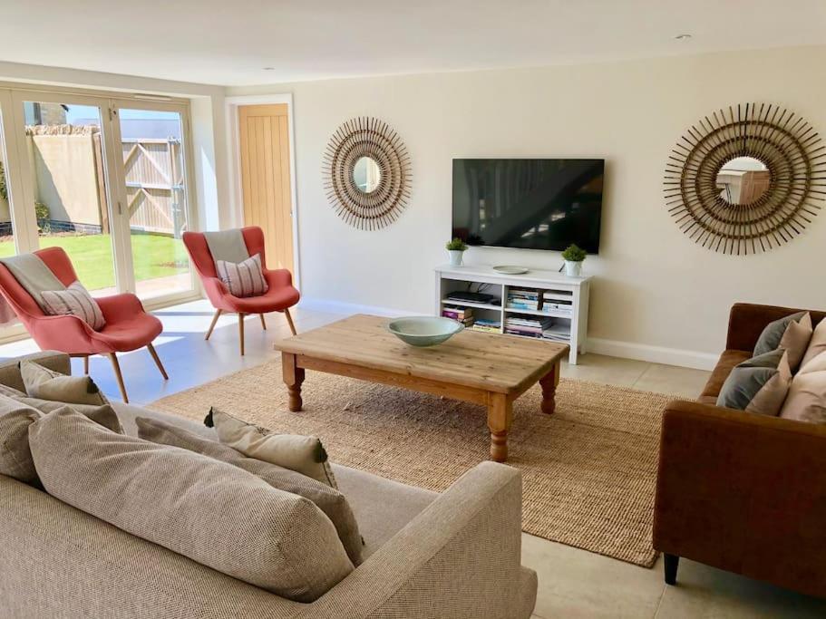 Stone Barn, Contemporary Barn Conversion Cheltenham Bagian luar foto