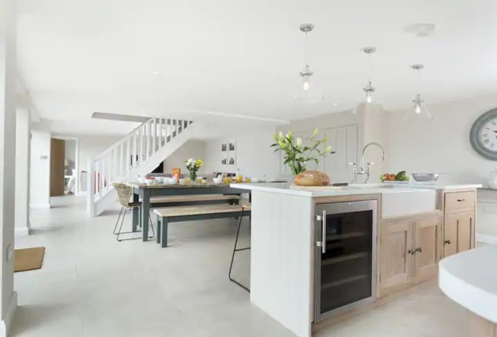 Stone Barn, Contemporary Barn Conversion Cheltenham Bagian luar foto