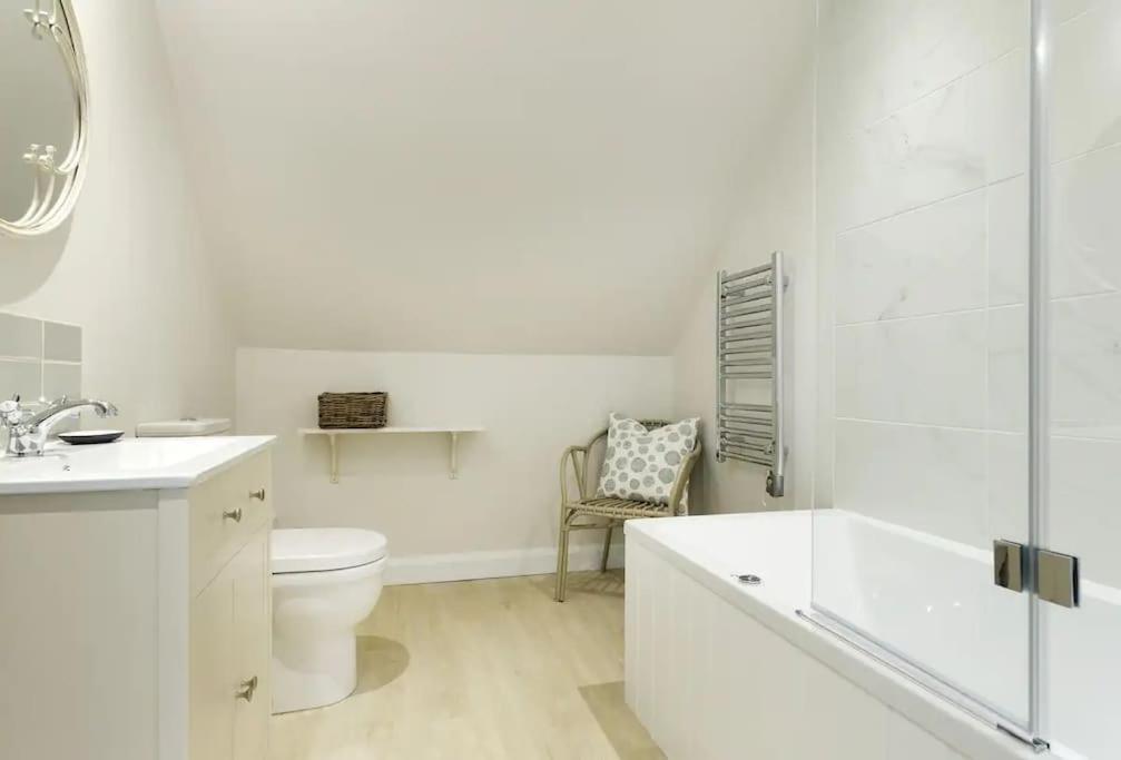 Stone Barn, Contemporary Barn Conversion Cheltenham Bagian luar foto