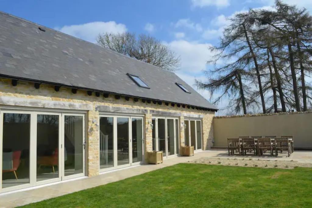 Stone Barn, Contemporary Barn Conversion Cheltenham Bagian luar foto