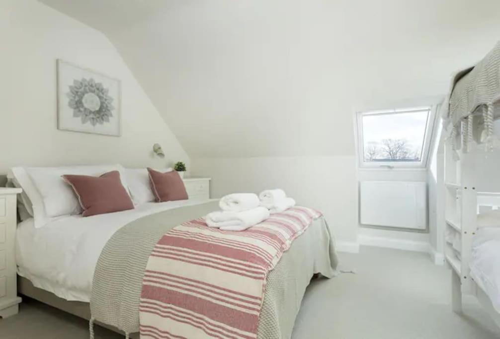 Stone Barn, Contemporary Barn Conversion Cheltenham Bagian luar foto