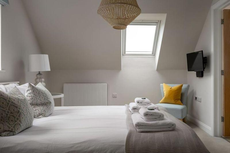 Stone Barn, Contemporary Barn Conversion Cheltenham Bagian luar foto