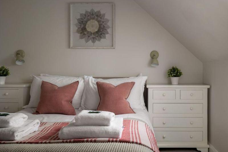 Stone Barn, Contemporary Barn Conversion Cheltenham Bagian luar foto