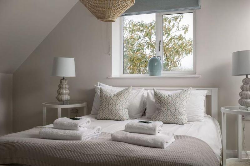 Stone Barn, Contemporary Barn Conversion Cheltenham Bagian luar foto