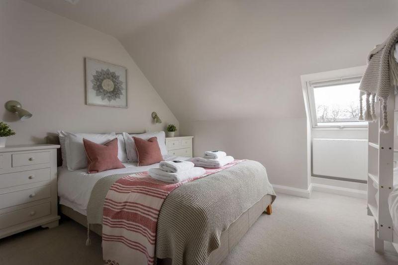 Stone Barn, Contemporary Barn Conversion Cheltenham Bagian luar foto