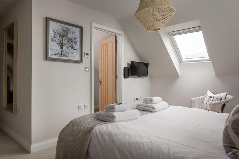 Stone Barn, Contemporary Barn Conversion Cheltenham Bagian luar foto