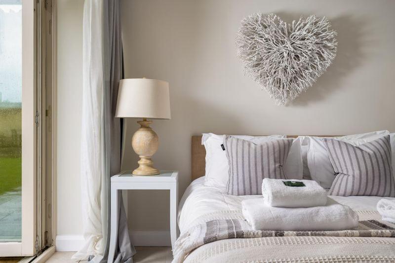 Stone Barn, Contemporary Barn Conversion Cheltenham Bagian luar foto